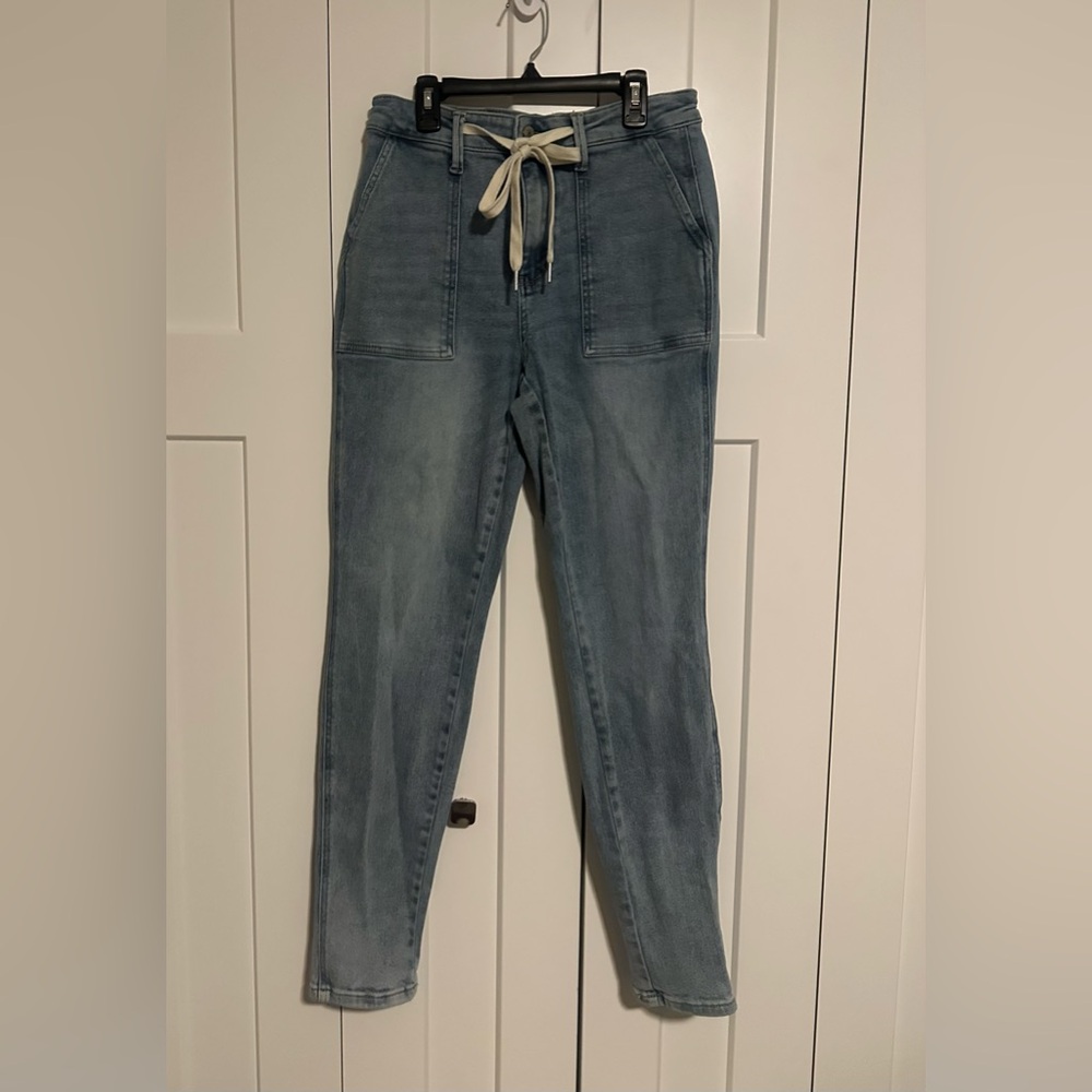 Judy Blue Light Wash High Waist Jogger Ankle Jeans with Drawstring 5/27 888496